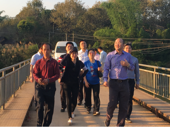 ���ݽ�ؼ��Ŵ󶫷�ƶ